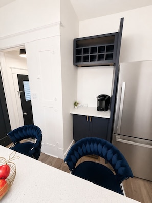 Interior - 3-bedroom house in charming Pittsburgh with cool AC (Pittsburgh)