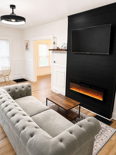 3-bedroom house in charming Pittsburgh with cool AC