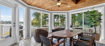 Sandy Cove Cottage- Great Waters Lakefront Luxury