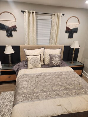 3 bedrooms, iron/ironing board, WiFi, bed sheets - Coziness in South Broad Ripple (Indianapolis)