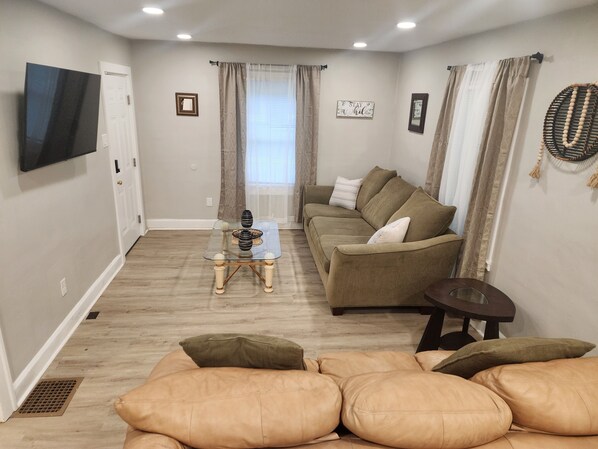 Living area - Coziness in South Broad Ripple (Indianapolis)
