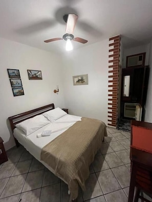 Habitación doble, lanai, vista al patio | Wifi gratis 