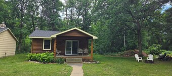 Peaceful 2-bedroom cabin with AC in beautiful Crosslake with dock slip