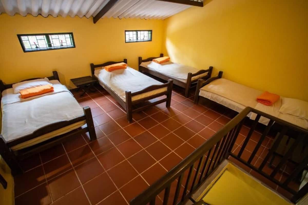 Ropa de cama hipoalergénica y escritorio 