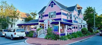 Modern Downtown OB Condo, Stroll to Ferry & Beach
