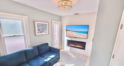 Modern Downtown OB Condo, Stroll to Ferry & Beach