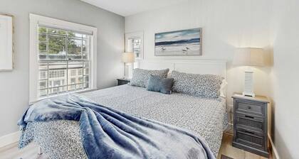 Modern Downtown OB Condo, Stroll to Ferry & Beach