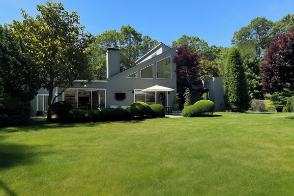 Exterior - Luxury Sagaponack Estate with Pool, Tennis & Gardens (Sag Harbor)