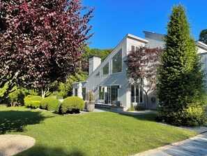 Exterior - Luxury Sagaponack Estate with Pool, Tennis & Gardens (Sag Harbor)