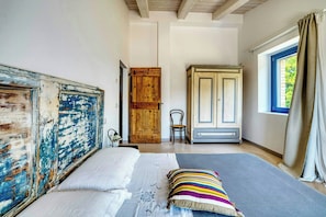 Room - Stone villa with views in the Marche hills (Sassoferrato)