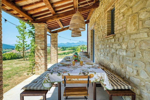 Outdoor dining