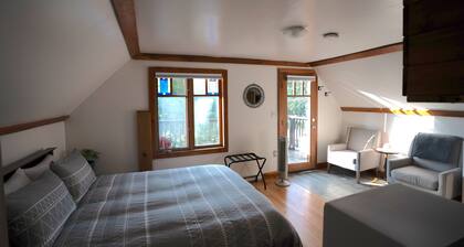 Kaslo Manor Lodge - The Garden Suite