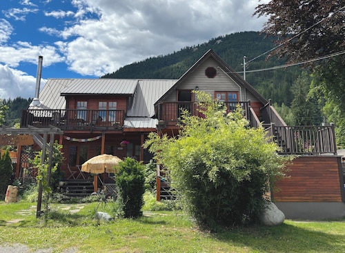 Kaslo Manor Lodge - The Garden Suite