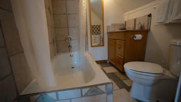 Serviettes fournies, savon, papier de toilette