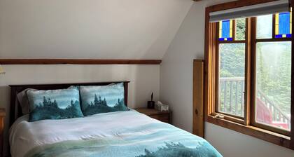 Kaslo Manor Lodge - The Garden Suite