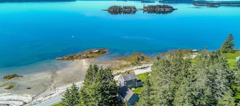 Island View Cottage - NEW! Waterfront Home in LDI