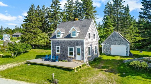 Island View Cottage - NEW! Waterfront Home in LDI