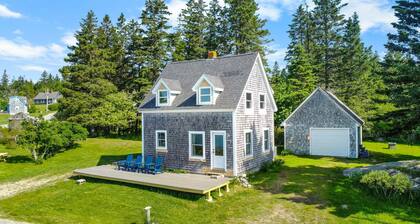 Island View Cottage - NEW! Waterfront Home in LDI