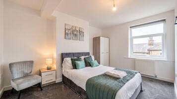 3 bedrooms, desk, iron/ironing board, WiFi