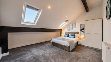 2 bedrooms, desk, iron/ironing board, WiFi