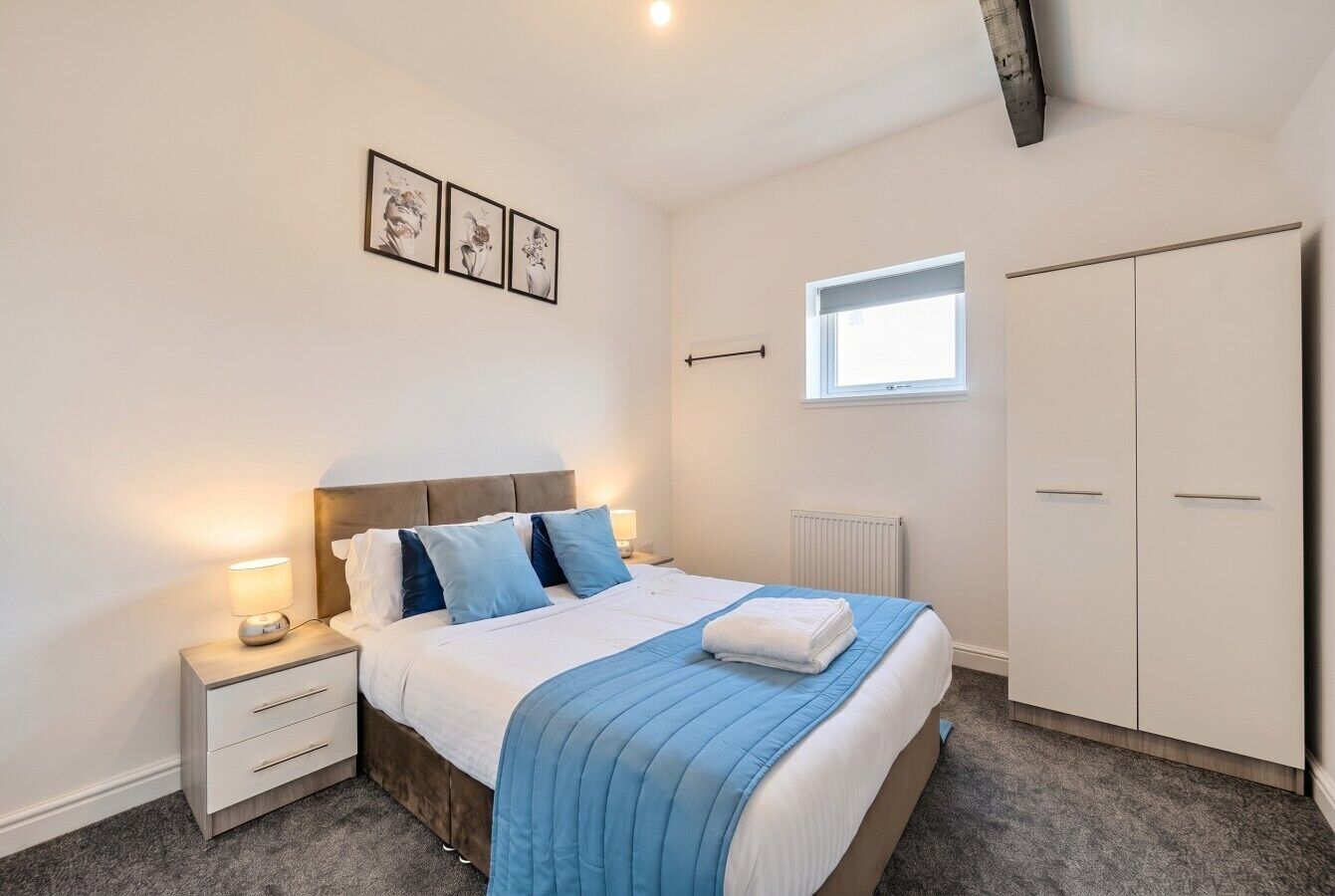 Desk, iron/ironing board, WiFi, bed sheets