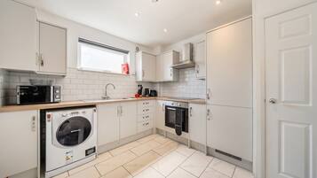 Coffee/tea maker, fridge, microwave, oven