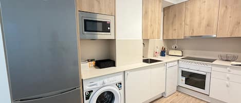 Refrigerador y parrilla de estufa