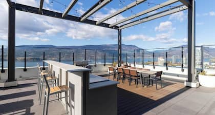 Modern Downtown Retreat