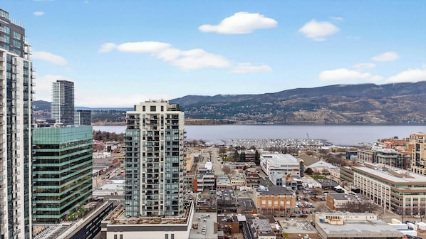 Aerial view - Modern Downtown Retreat (Kelowna)