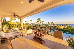 Outdoor dining - Live the Cabo Dream, Luxurious 5-bedroom Oceanfront Paradise in Cabo San Lucas (Cabo san lucas)