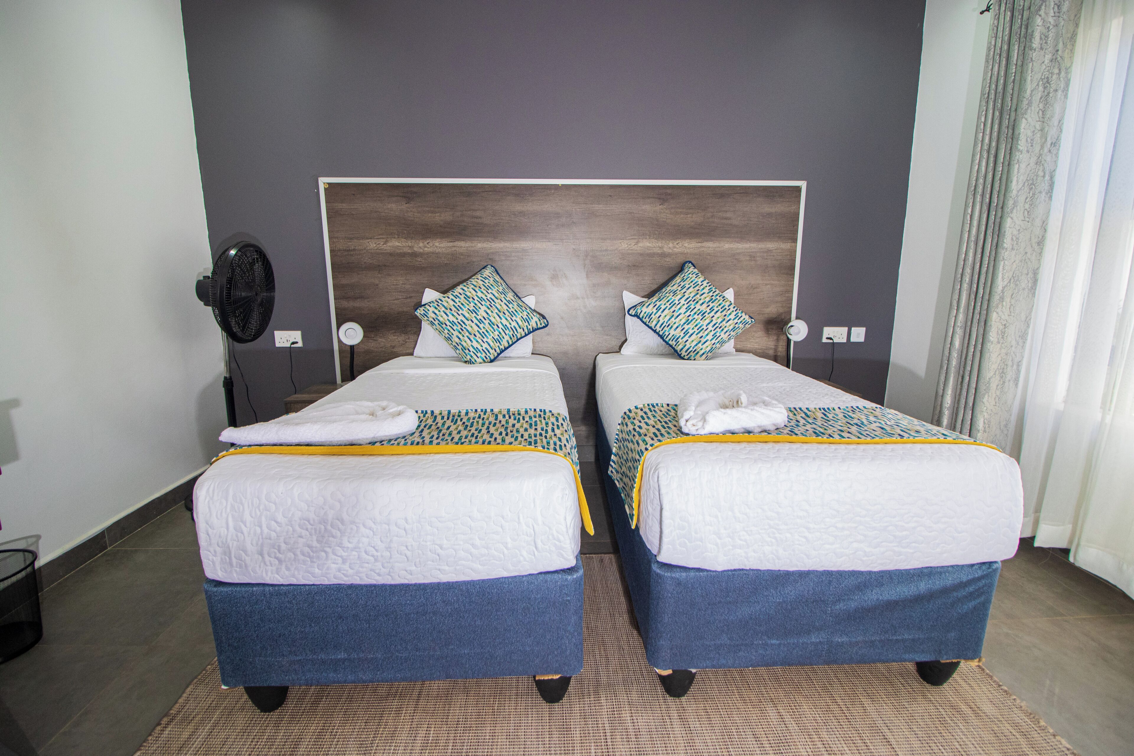 Quarto casal ou duplo standard | Escrivaninha, espaço de trabalho para notebook, Wi-Fi de cortesia