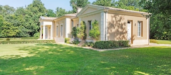 Studio at Closerie Des Vignes with Private Terrace, Garden, and Wi-Fi