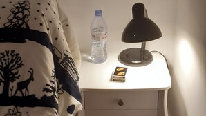 1 غرفة نوم ومكتب ومكواة/لوح كي وملاءات أسرّة