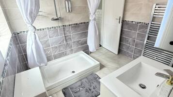 Shower, towels