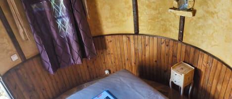 WiFi, bed sheets