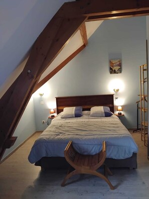 Room - The Barn at Saint Paul d'Oueil (Pyrenees) - L'Antenac Bed and Breakfast (Saint-Paul-d'Oueil)