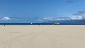 Beach nearby, sun-loungers, beach towels - NEW! Boutique Coastal home Steps from the Beach (Marina del Rey)