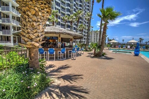 Beachfront 2BR 11th Floor Views, Saida Royale SPI