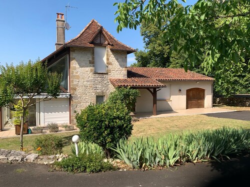 Grande maison au calme avec grande  terrasse et vue imprenable