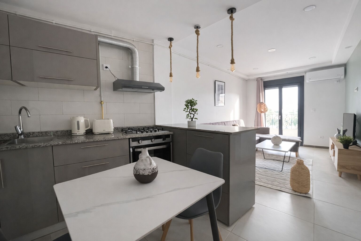 Apartamento | Cocina privada | Frigorífico, horno, placa de cocina y utensilios de cocina