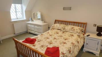 4 bedrooms, iron/ironing board, free WiFi, bed sheets