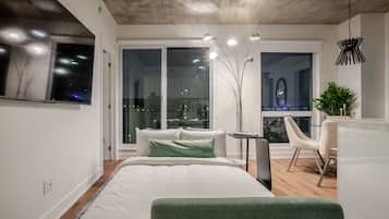 Iron/ironing board, WiFi, bed sheets