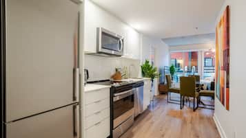 Coffee/tea maker, fridge, microwave, oven