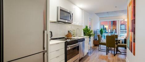 Coffee/tea maker, fridge, microwave, oven