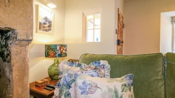 Cottage | Living area