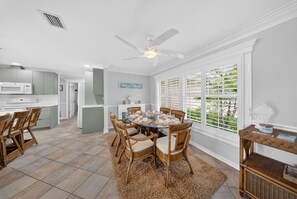 Dining - Palm Breeze Paradise (Marco Island)