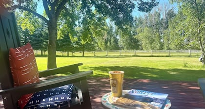 Private Luxurious 3BR Bellevue Retreat with Hot Tub & Game Room Near River