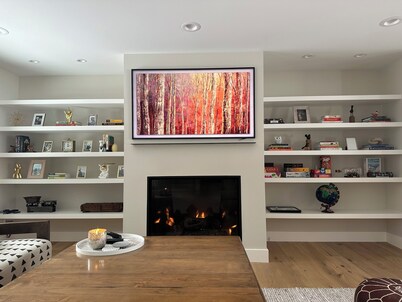 Private Luxurious 3BR Bellevue Retreat with Hot Tub & Game Room Near River