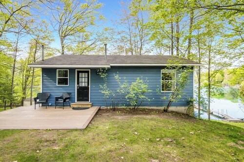Lakefront Cottage | Beach, Dock, Kayaks & Firepit