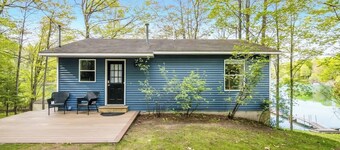 Lakefront Cottage | Beach, Dock, Kayaks & Firepit